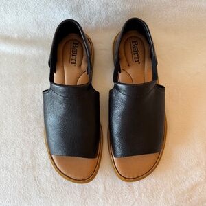 Born Womens Sandal new in box